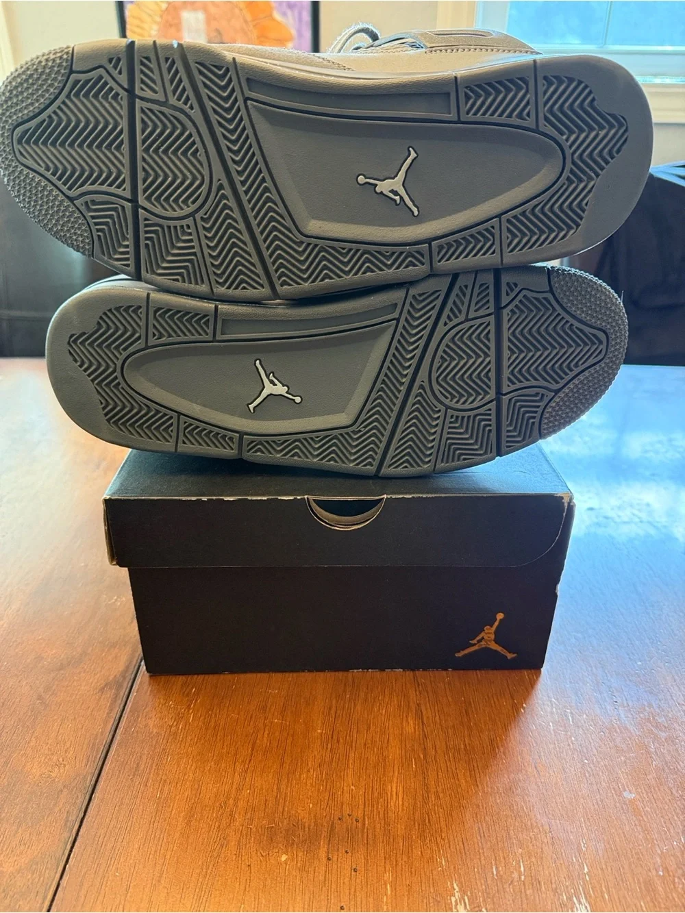 Jordan Retro High-Top Sneakers in Grey